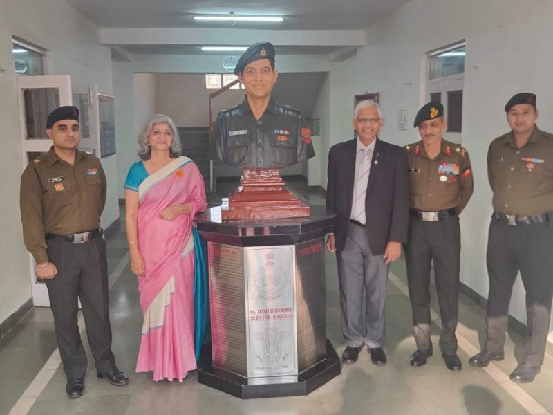 Bust and Building in Regimental Centre, Rourkee
